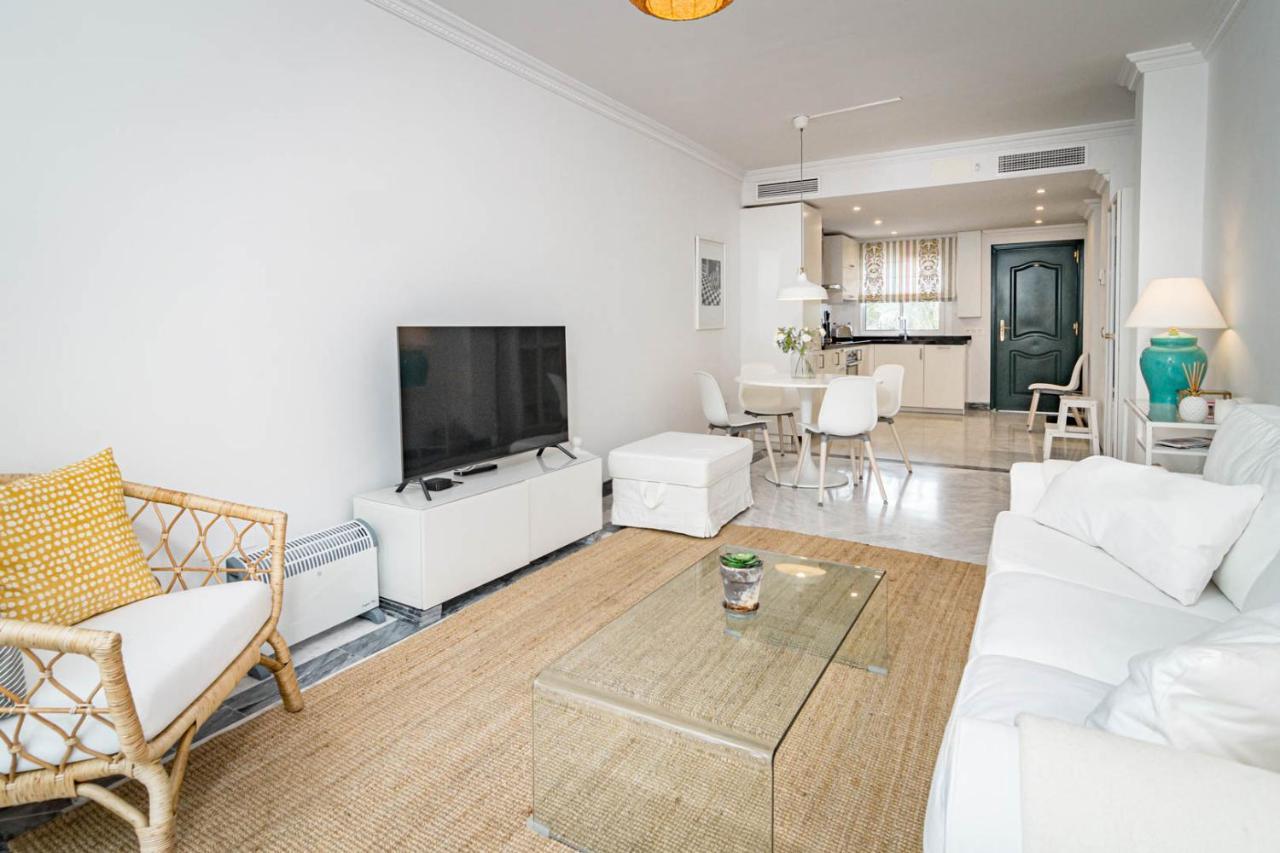 Appartement Contemporary 2br Apt With Terrace In Nueva Andalucia 'the Golf Valley' Marbella