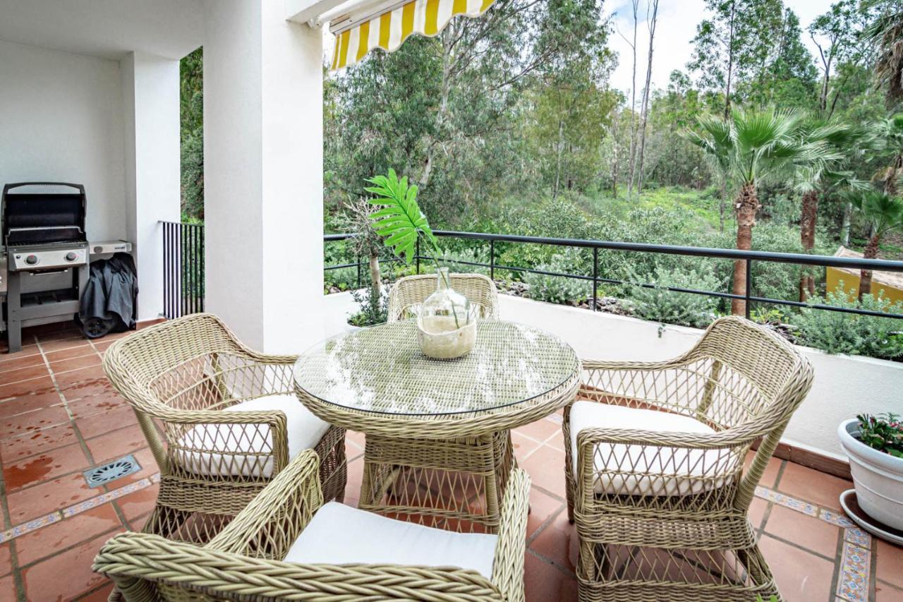 Appartement Contemporary 2br Apt With Terrace In Nueva Andalucia 'the Golf Valley' *