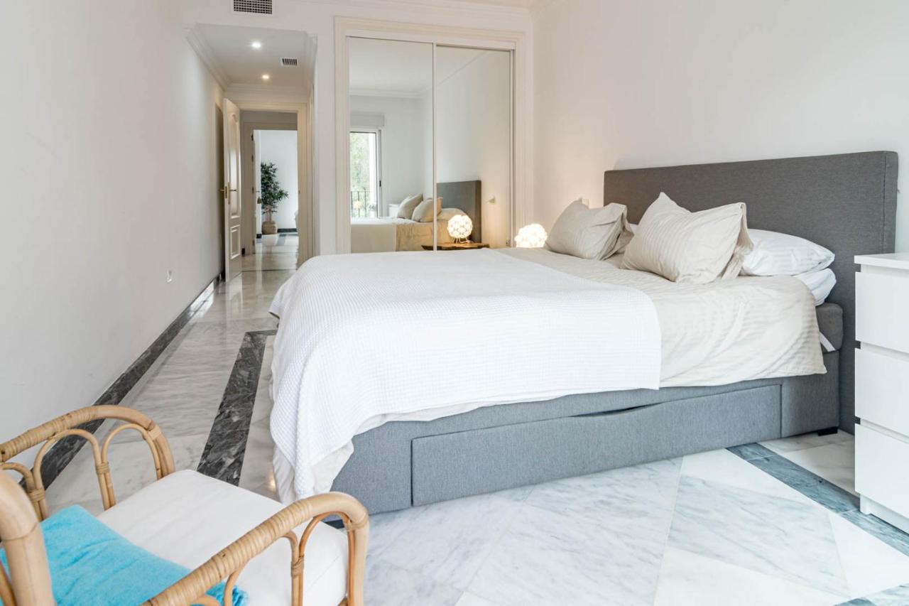 Contemporary 2br Apt With Terrace In Nueva Andalucia 'the Golf Valley' Appartement *