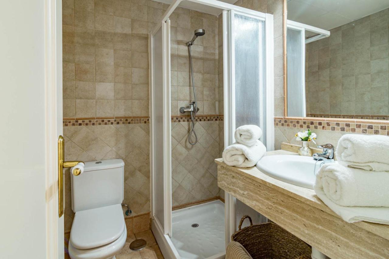 Contemporary 2br Apt With Terrace In Nueva Andalucia 'the Golf Valley' Appartement *