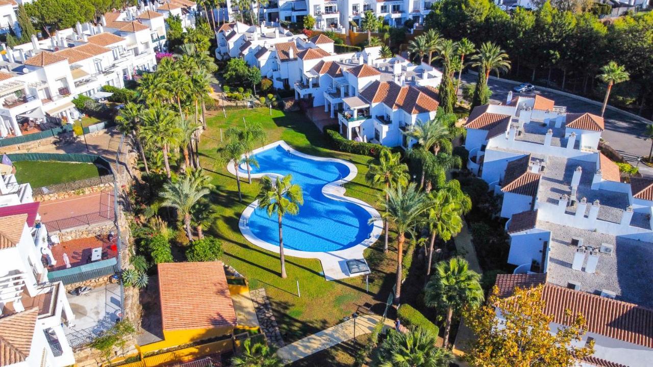 Appartement Contemporary 2br Apt With Terrace In Nueva Andalucia 'the Golf Valley' Marbella