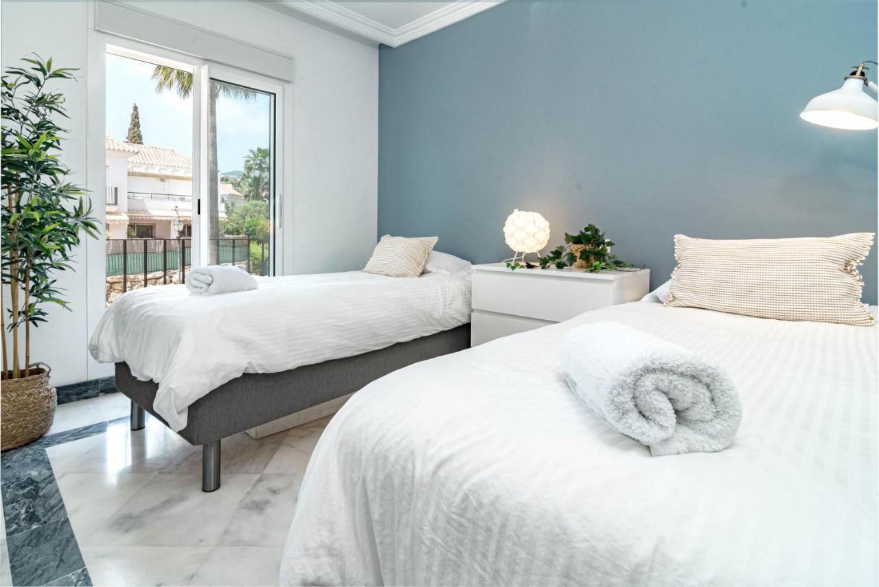 Contemporary 2br Apt With Terrace In Nueva Andalucia 'the Golf Valley' *