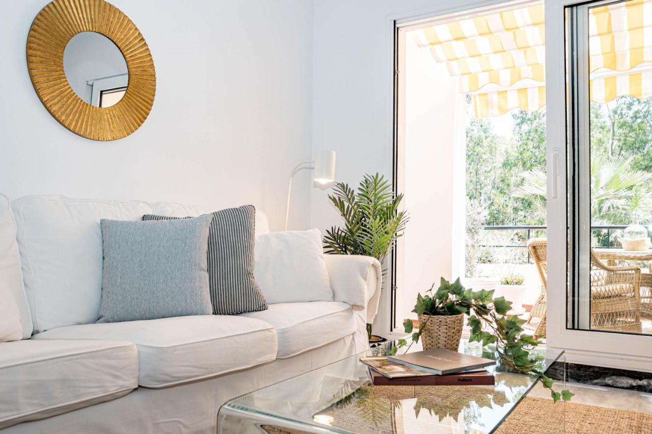 Appartement Contemporary 2br Apt With Terrace In Nueva Andalucia 'the Golf Valley'