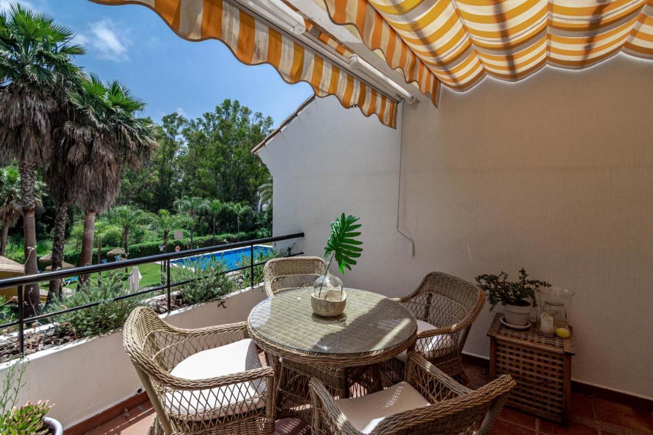 Appartement Contemporary 2br Apt With Terrace In Nueva Andalucia 'the Golf Valley'